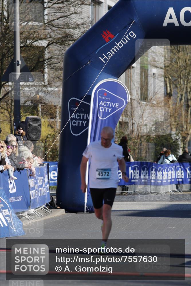 06.04.2025 - 44. Internationalen Wilhelmsburger Insellauf A. Gomolzig http://msf.ph/oto/7557630 06.04.2025 10:13:18 Ziel 4572 meine-sportfotos.de