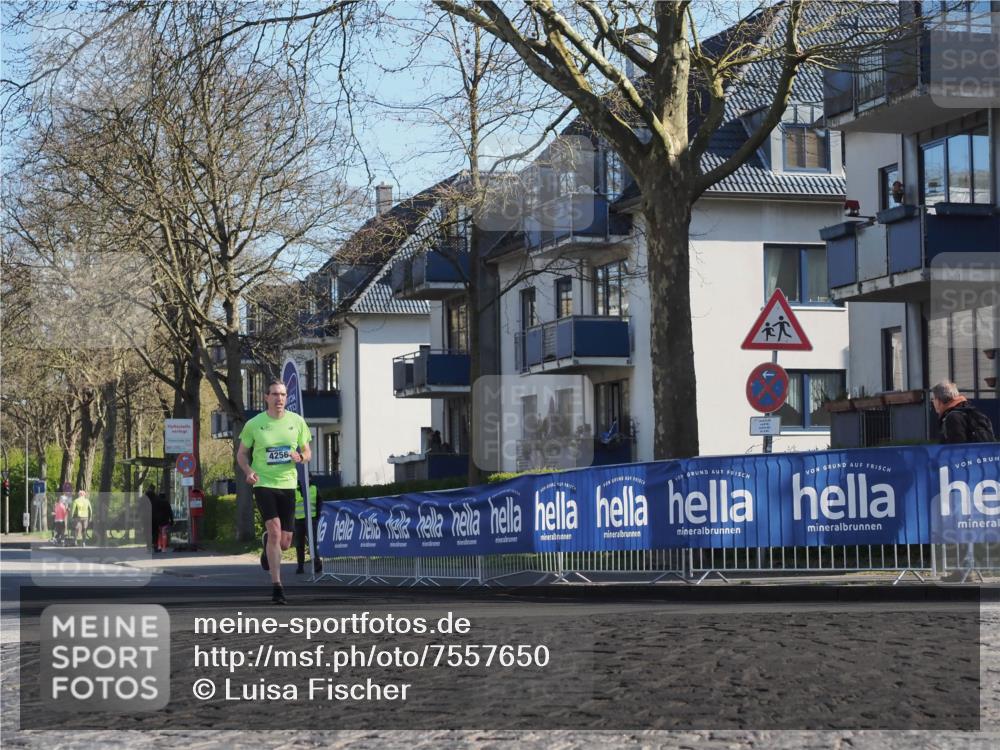 06.04.2025 - 44. Internationalen Wilhelmsburger Insellauf Luisa Fischer http://msf.ph/oto/7557650 06.04.2025 10:19:30 Ziel 4256 meine-sportfotos.de