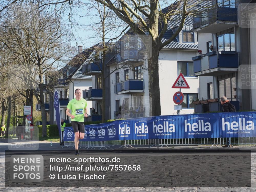 06.04.2025 - 44. Internationalen Wilhelmsburger Insellauf Luisa Fischer http://msf.ph/oto/7557658 06.04.2025 10:19:31 Ziel 4256 meine-sportfotos.de