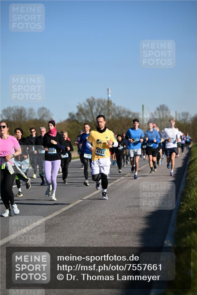 06.04.2025 - 44. Internationalen Wilhelmsburger Insellauf Dr. Thomas Lammeyer http://msf.ph/oto/7557661 06.04.2025 09:33:40 Laufen 3374, 23558, 4026, 4181, 4183, 10 meine-sportfotos.de