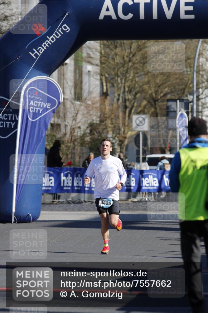 06.04.2025 - 44. Internationalen Wilhelmsburger Insellauf A. Gomolzig http://msf.ph/oto/7557662 06.04.2025 10:12:56 Ziel  meine-sportfotos.de