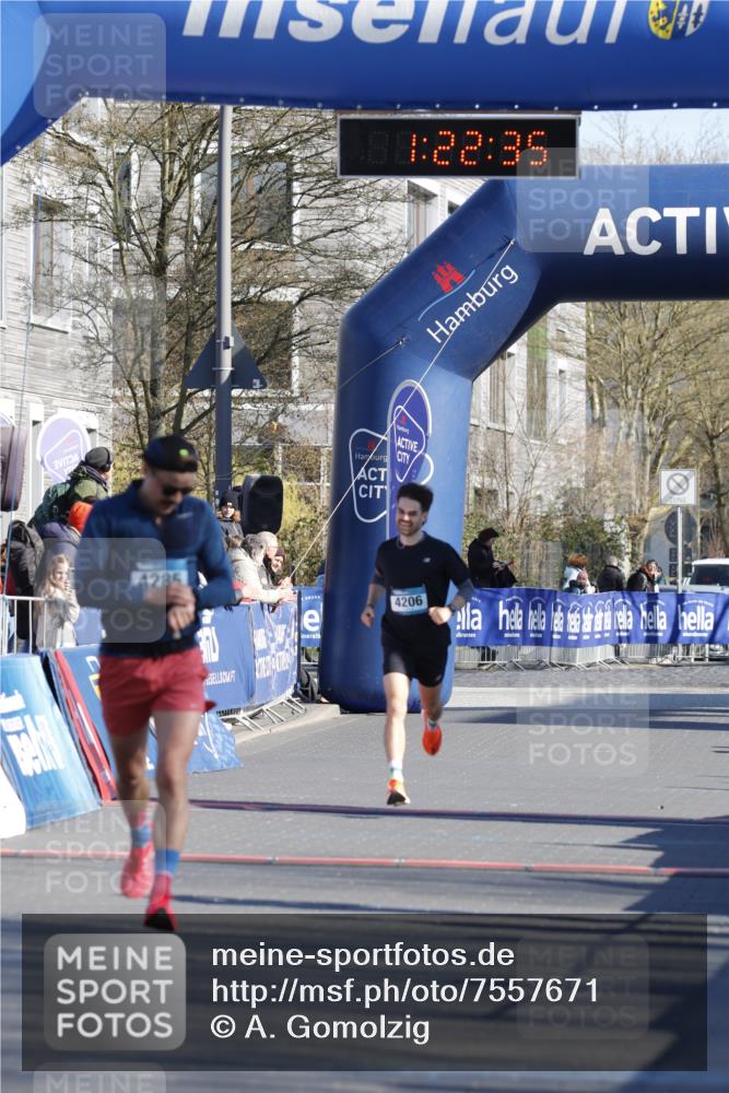 06.04.2025 - 44. Internationalen Wilhelmsburger Insellauf A. Gomolzig http://msf.ph/oto/7557671 06.04.2025 10:12:33 Ziel 4206, 4285 meine-sportfotos.de