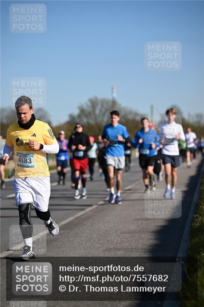 06.04.2025 - 44. Internationalen Wilhelmsburger Insellauf Dr. Thomas Lammeyer http://msf.ph/oto/7557682 06.04.2025 09:33:43 Laufen 4183 meine-sportfotos.de