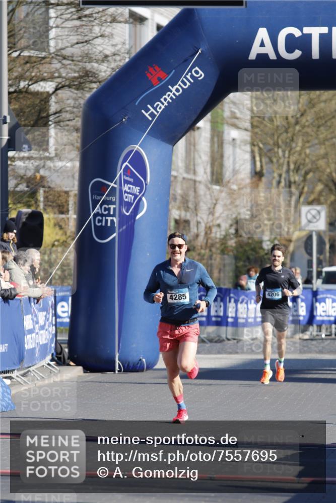 06.04.2025 - 44. Internationalen Wilhelmsburger Insellauf A. Gomolzig http://msf.ph/oto/7557695 06.04.2025 10:12:29 Ziel  meine-sportfotos.de