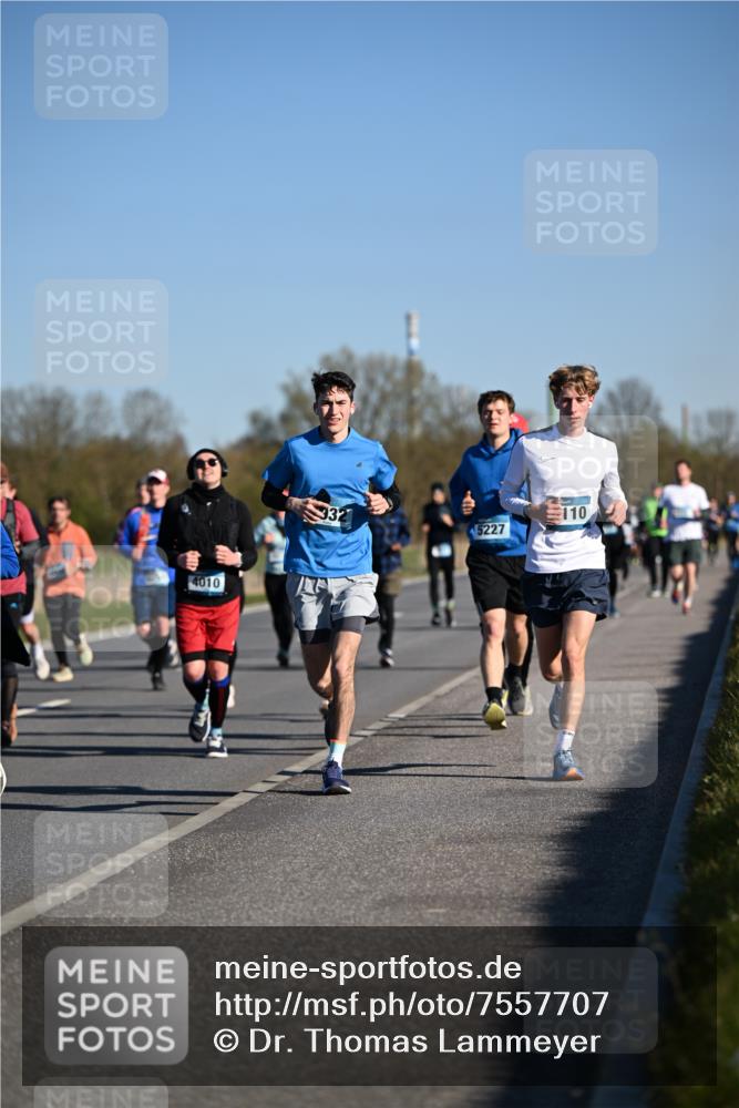 06.04.2025 - 44. Internationalen Wilhelmsburger Insellauf Dr. Thomas Lammeyer http://msf.ph/oto/7557707 06.04.2025 09:33:44 Laufen 4010, 932, 110, 5227 meine-sportfotos.de