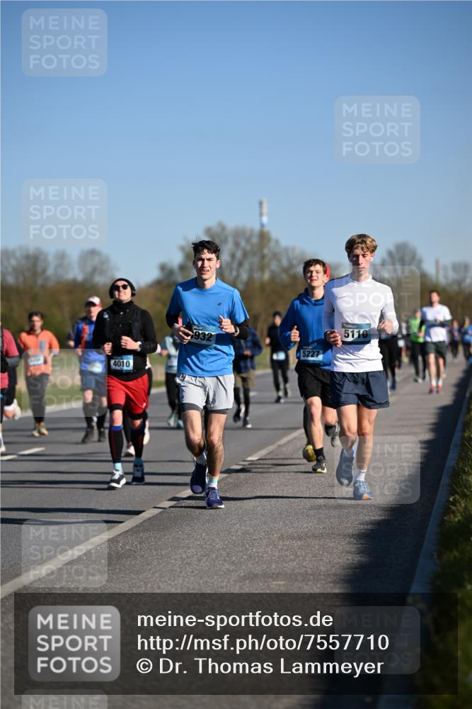 06.04.2025 - 44. Internationalen Wilhelmsburger Insellauf Dr. Thomas Lammeyer http://msf.ph/oto/7557710 06.04.2025 09:33:44 Laufen 4010, 932, 5227, 5110 meine-sportfotos.de