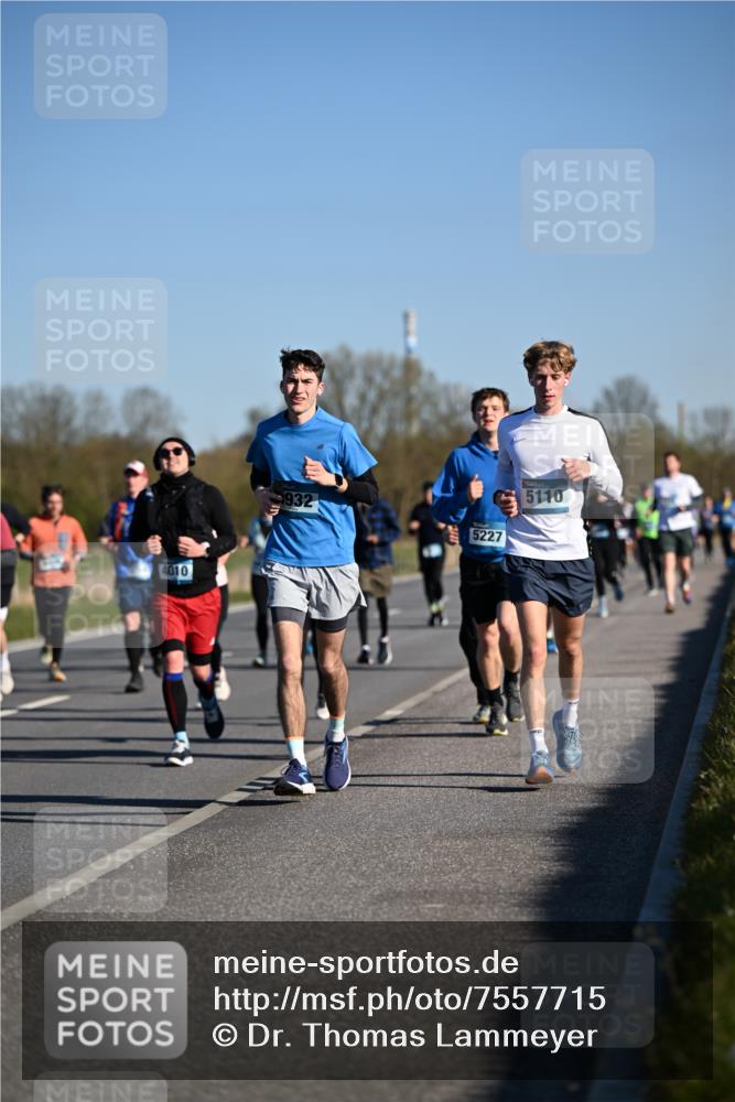06.04.2025 - 44. Internationalen Wilhelmsburger Insellauf Dr. Thomas Lammeyer http://msf.ph/oto/7557715 06.04.2025 09:33:44 Laufen 4010, 932, 5227, 5110 meine-sportfotos.de