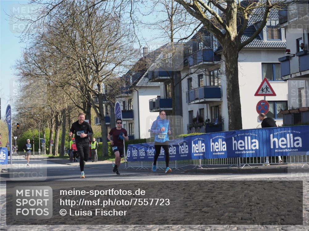 06.04.2025 - 44. Internationalen Wilhelmsburger Insellauf Luisa Fischer http://msf.ph/oto/7557723 06.04.2025 10:20:08 Ziel 460, 529, 3416 meine-sportfotos.de