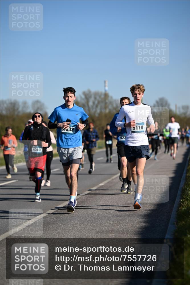 06.04.2025 - 44. Internationalen Wilhelmsburger Insellauf Dr. Thomas Lammeyer http://msf.ph/oto/7557726 06.04.2025 09:33:45 Laufen 4010, 932, 522, 5110 meine-sportfotos.de