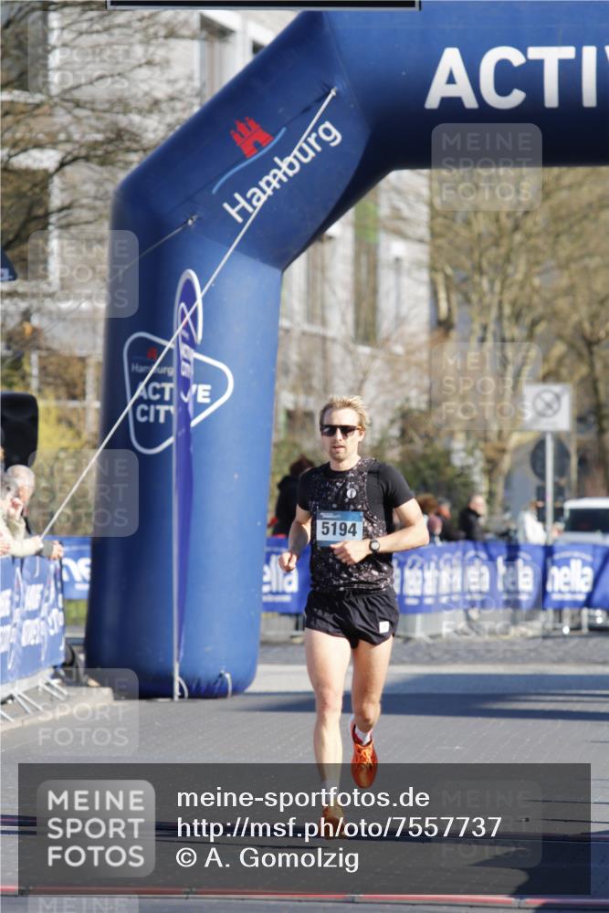 06.04.2025 - 44. Internationalen Wilhelmsburger Insellauf A. Gomolzig http://msf.ph/oto/7557737 06.04.2025 10:11:38 Ziel 5194 meine-sportfotos.de