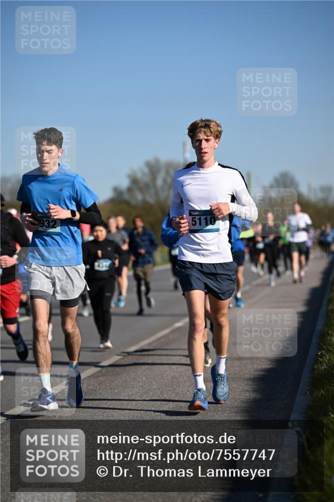 06.04.2025 - 44. Internationalen Wilhelmsburger Insellauf Dr. Thomas Lammeyer http://msf.ph/oto/7557747 06.04.2025 09:33:46 Laufen 932, 4348, 5110 meine-sportfotos.de