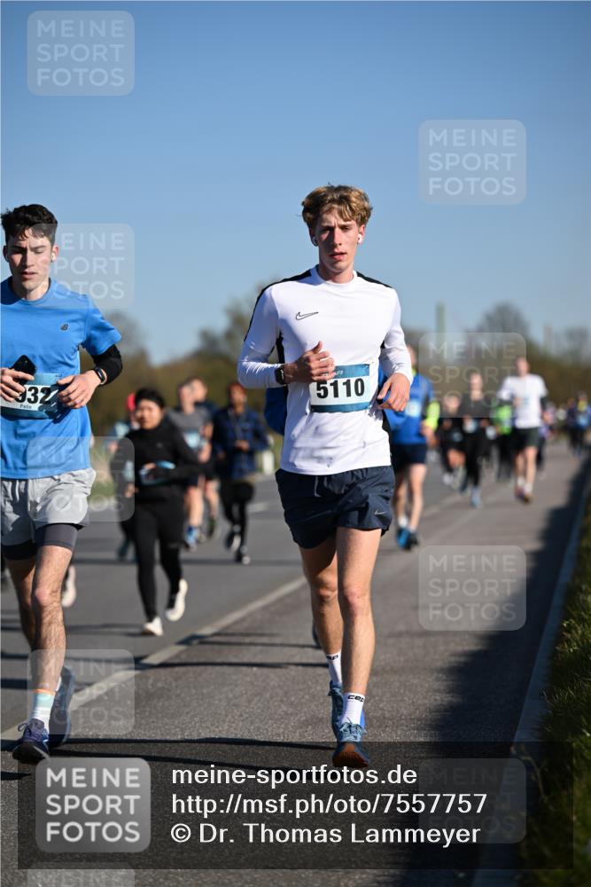 06.04.2025 - 44. Internationalen Wilhelmsburger Insellauf Dr. Thomas Lammeyer http://msf.ph/oto/7557757 06.04.2025 09:33:46 Laufen 32, 5110 meine-sportfotos.de