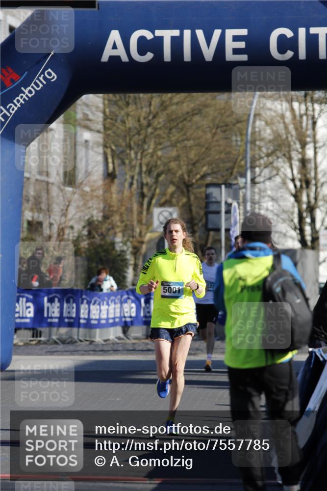 06.04.2025 - 44. Internationalen Wilhelmsburger Insellauf A. Gomolzig http://msf.ph/oto/7557785 06.04.2025 10:11:07 Ziel  meine-sportfotos.de