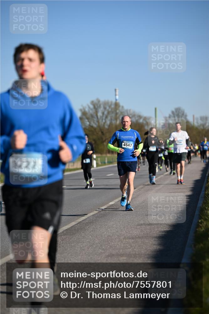 06.04.2025 - 44. Internationalen Wilhelmsburger Insellauf Dr. Thomas Lammeyer http://msf.ph/oto/7557801 06.04.2025 09:33:49 Laufen 5227, 4547, 3286 meine-sportfotos.de