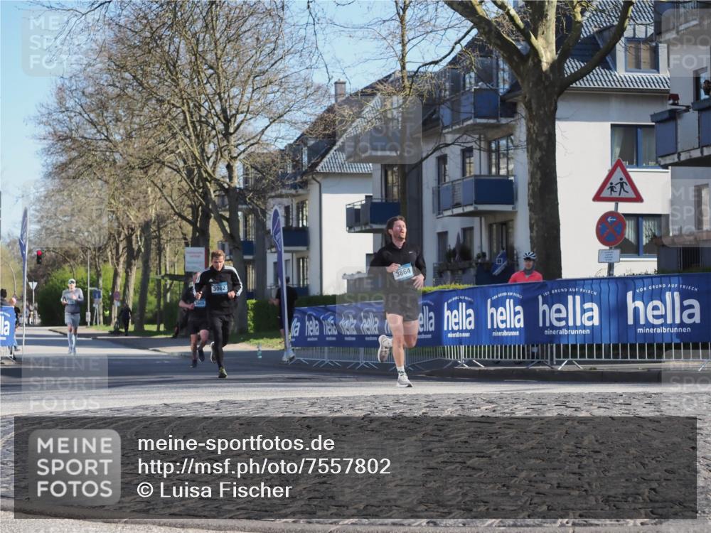 06.04.2025 - 44. Internationalen Wilhelmsburger Insellauf Luisa Fischer http://msf.ph/oto/7557802 06.04.2025 10:20:28 Ziel 3609, 3062, 3864 meine-sportfotos.de