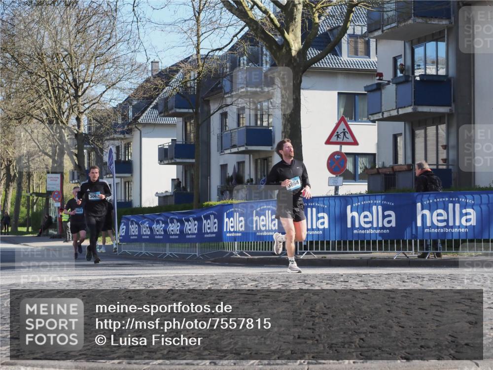 06.04.2025 - 44. Internationalen Wilhelmsburger Insellauf Luisa Fischer http://msf.ph/oto/7557815 06.04.2025 10:20:29 Ziel 3609, 3062, 3864 meine-sportfotos.de