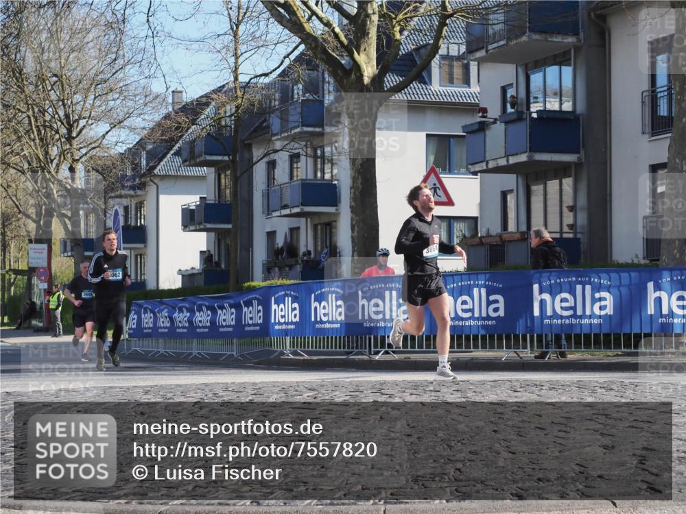 06.04.2025 - 44. Internationalen Wilhelmsburger Insellauf Luisa Fischer http://msf.ph/oto/7557820 06.04.2025 10:20:29 Ziel 3609, 062, 3864 meine-sportfotos.de