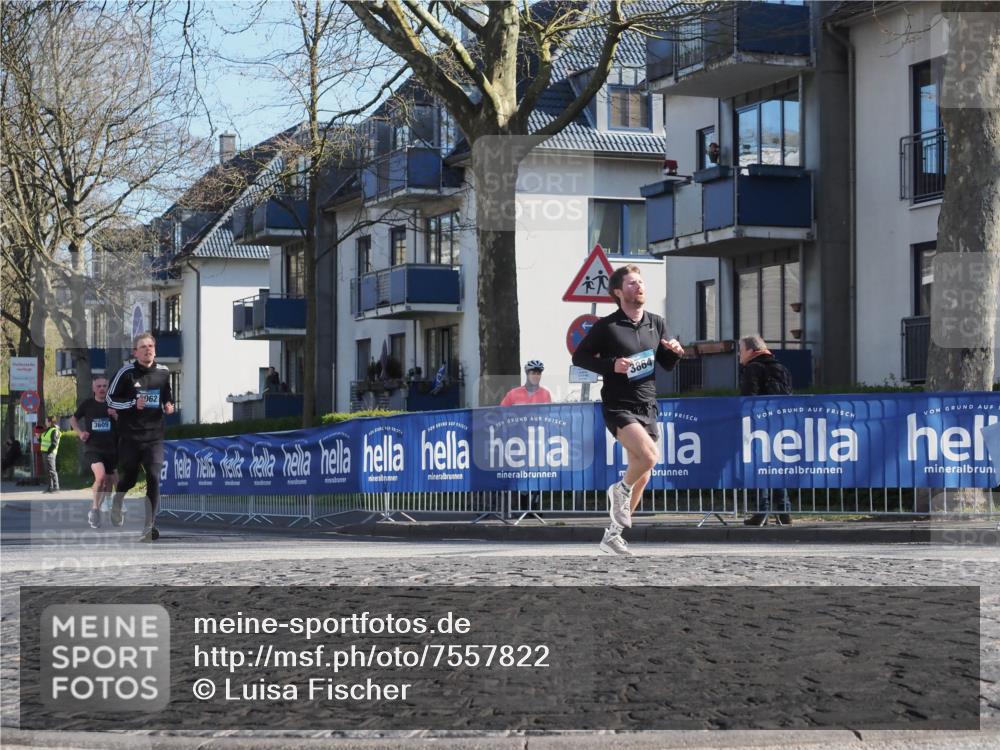 06.04.2025 - 44. Internationalen Wilhelmsburger Insellauf Luisa Fischer http://msf.ph/oto/7557822 06.04.2025 10:20:29 Ziel 3609, 062, 3864 meine-sportfotos.de