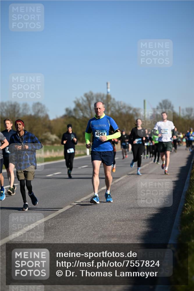 06.04.2025 - 44. Internationalen Wilhelmsburger Insellauf Dr. Thomas Lammeyer http://msf.ph/oto/7557824 06.04.2025 09:33:49 Laufen 3, 4547 meine-sportfotos.de