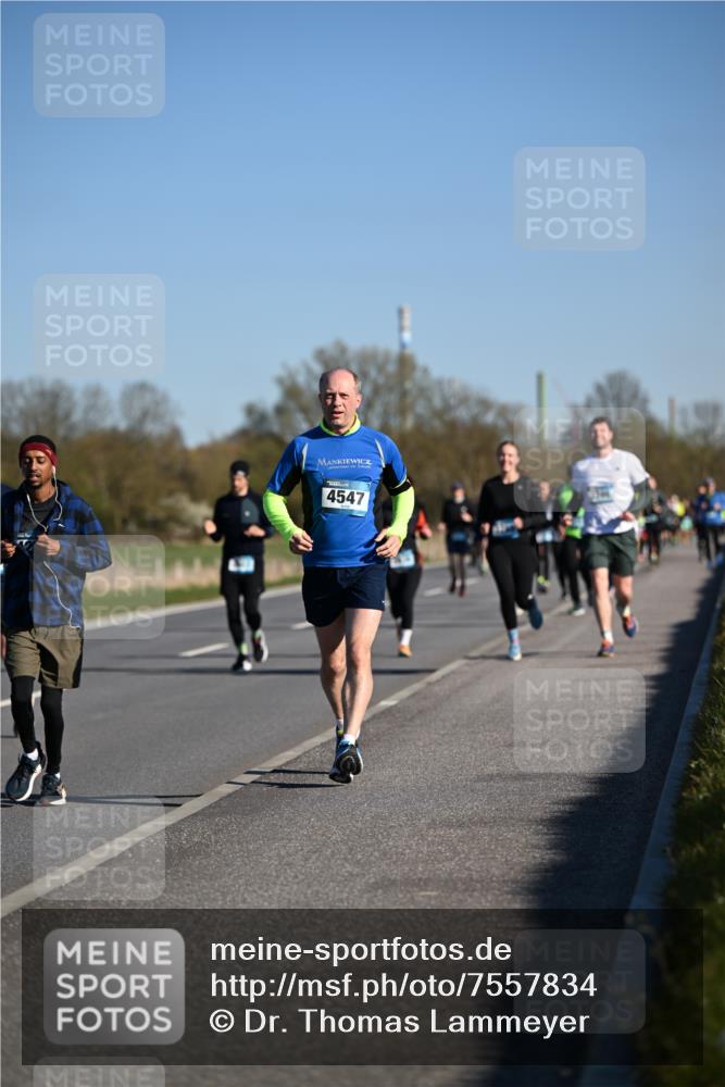 06.04.2025 - 44. Internationalen Wilhelmsburger Insellauf Dr. Thomas Lammeyer http://msf.ph/oto/7557834 06.04.2025 09:33:50 Laufen 4547 meine-sportfotos.de