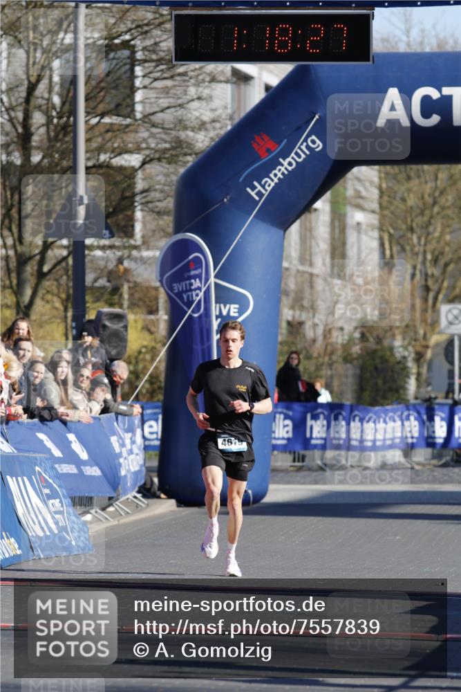 06.04.2025 - 44. Internationalen Wilhelmsburger Insellauf A. Gomolzig http://msf.ph/oto/7557839 06.04.2025 10:08:25 Ziel  meine-sportfotos.de