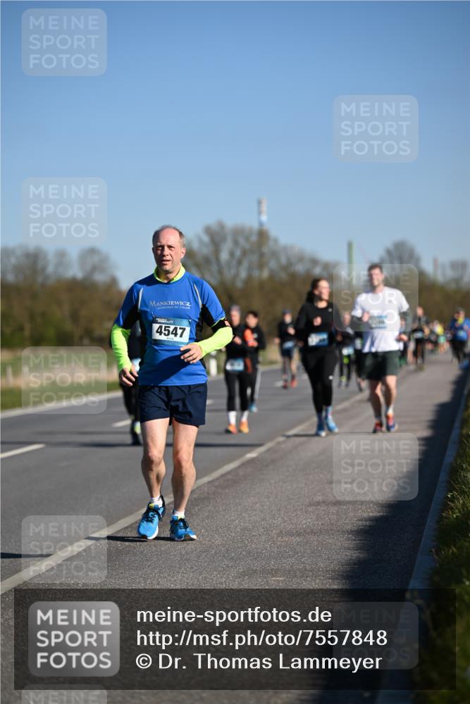 06.04.2025 - 44. Internationalen Wilhelmsburger Insellauf Dr. Thomas Lammeyer http://msf.ph/oto/7557848 06.04.2025 09:33:51 Laufen 4547 meine-sportfotos.de