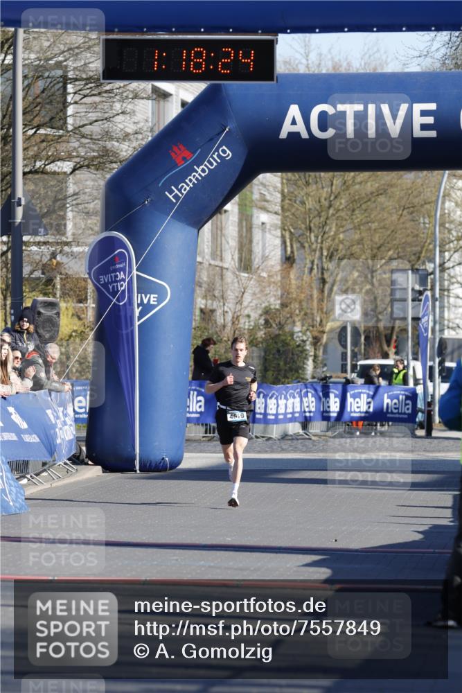 06.04.2025 - 44. Internationalen Wilhelmsburger Insellauf A. Gomolzig http://msf.ph/oto/7557849 06.04.2025 10:08:22 Ziel  meine-sportfotos.de