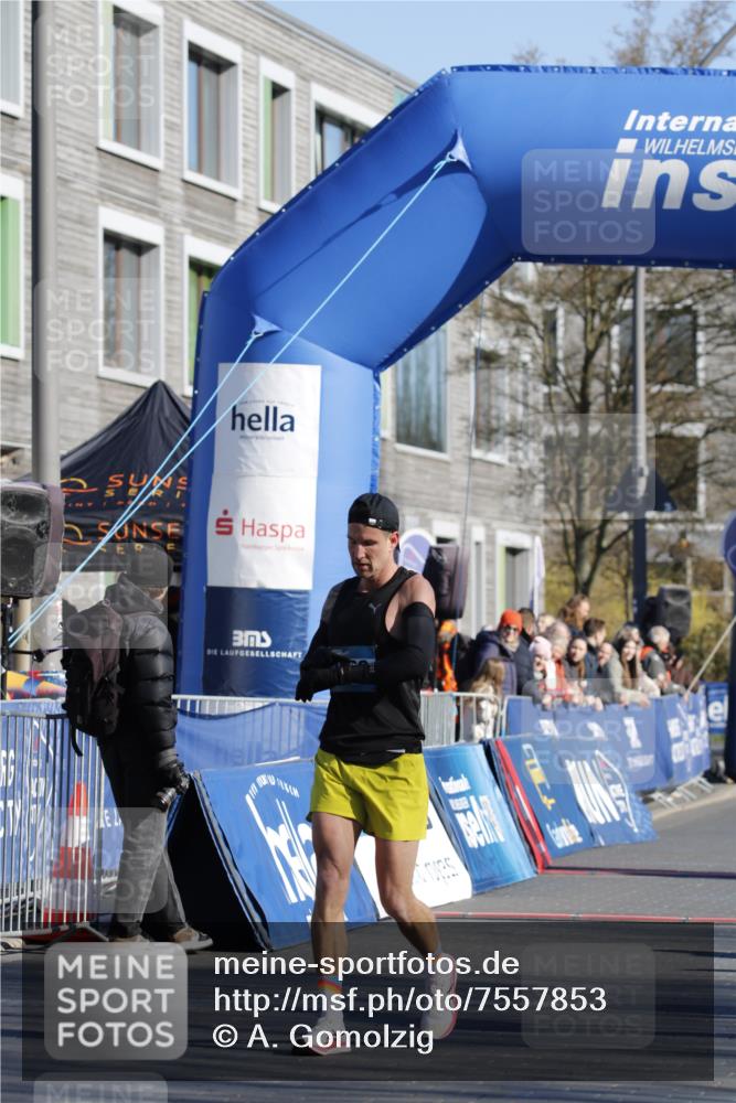 06.04.2025 - 44. Internationalen Wilhelmsburger Insellauf A. Gomolzig http://msf.ph/oto/7557853 06.04.2025 10:07:55 Ziel 3260 meine-sportfotos.de