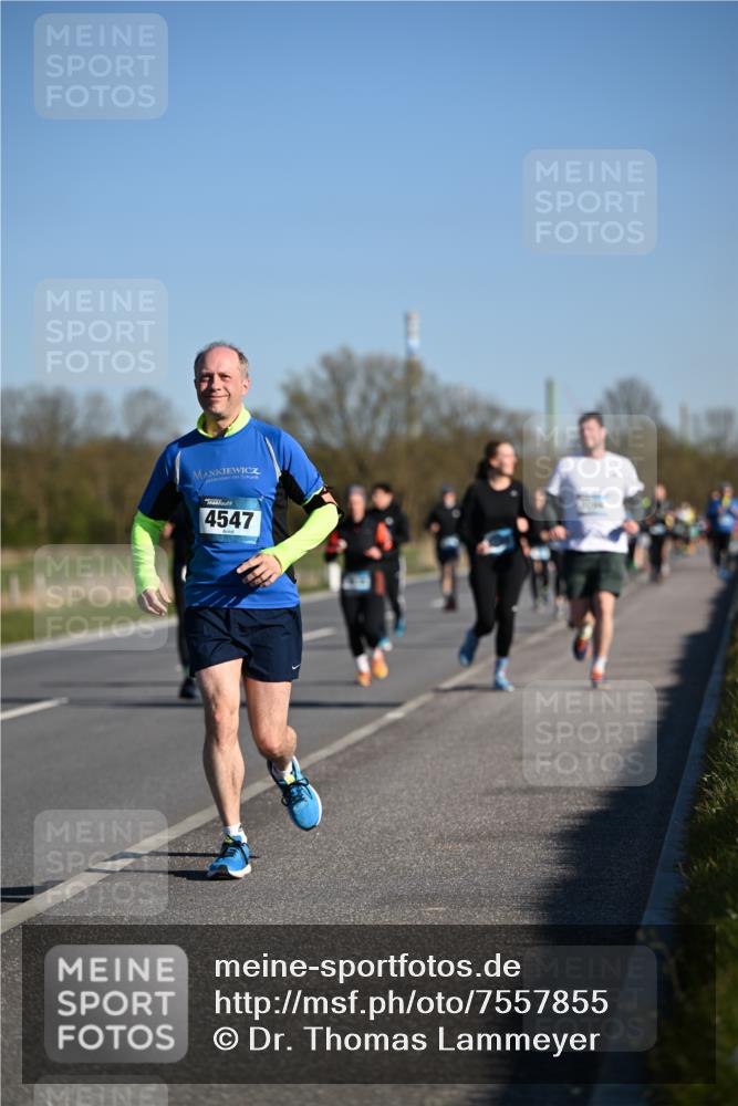 06.04.2025 - 44. Internationalen Wilhelmsburger Insellauf Dr. Thomas Lammeyer http://msf.ph/oto/7557855 06.04.2025 09:33:51 Laufen 4547 meine-sportfotos.de