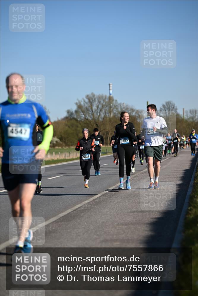 06.04.2025 - 44. Internationalen Wilhelmsburger Insellauf Dr. Thomas Lammeyer http://msf.ph/oto/7557866 06.04.2025 09:33:52 Laufen 4547, 3938, 3393, 3285, 3286 meine-sportfotos.de