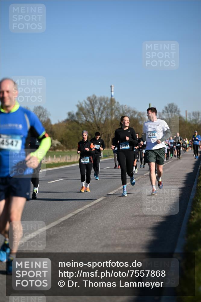 06.04.2025 - 44. Internationalen Wilhelmsburger Insellauf Dr. Thomas Lammeyer http://msf.ph/oto/7557868 06.04.2025 09:33:52 Laufen 4547, 3938, 3286, 393, 3285 meine-sportfotos.de