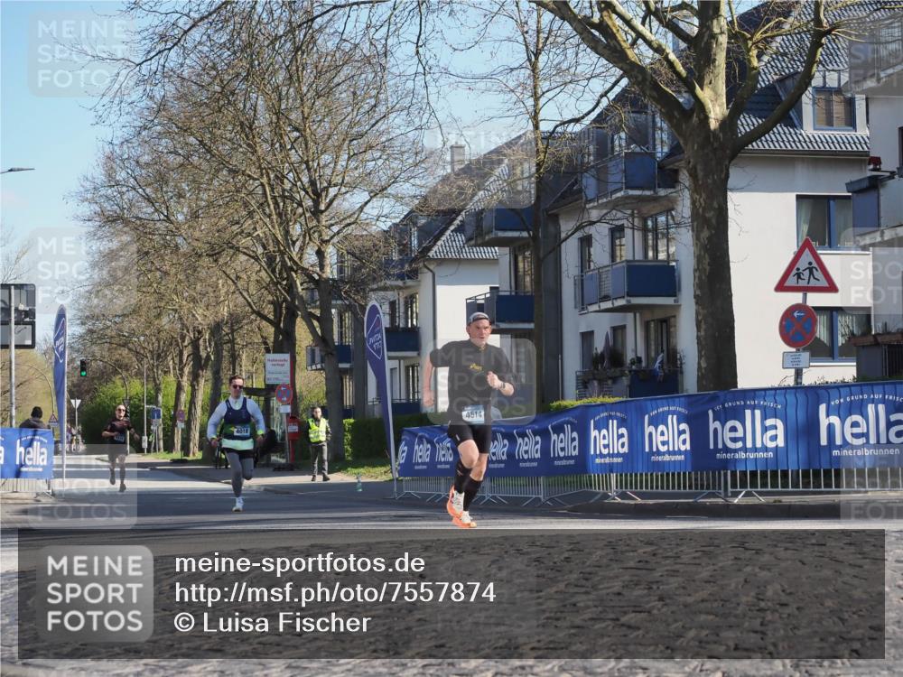 06.04.2025 - 44. Internationalen Wilhelmsburger Insellauf Luisa Fischer http://msf.ph/oto/7557874 06.04.2025 10:20:43 Ziel 4018, 4514, 1111 meine-sportfotos.de