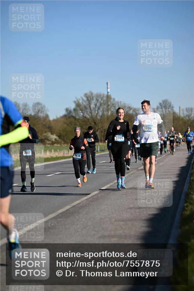 06.04.2025 - 44. Internationalen Wilhelmsburger Insellauf Dr. Thomas Lammeyer http://msf.ph/oto/7557875 06.04.2025 09:33:52 Laufen 3607, 3938, 3393, 3285, 3286 meine-sportfotos.de