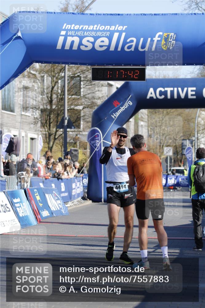 06.04.2025 - 44. Internationalen Wilhelmsburger Insellauf A. Gomolzig http://msf.ph/oto/7557883 06.04.2025 10:07:40 Ziel 4414 meine-sportfotos.de