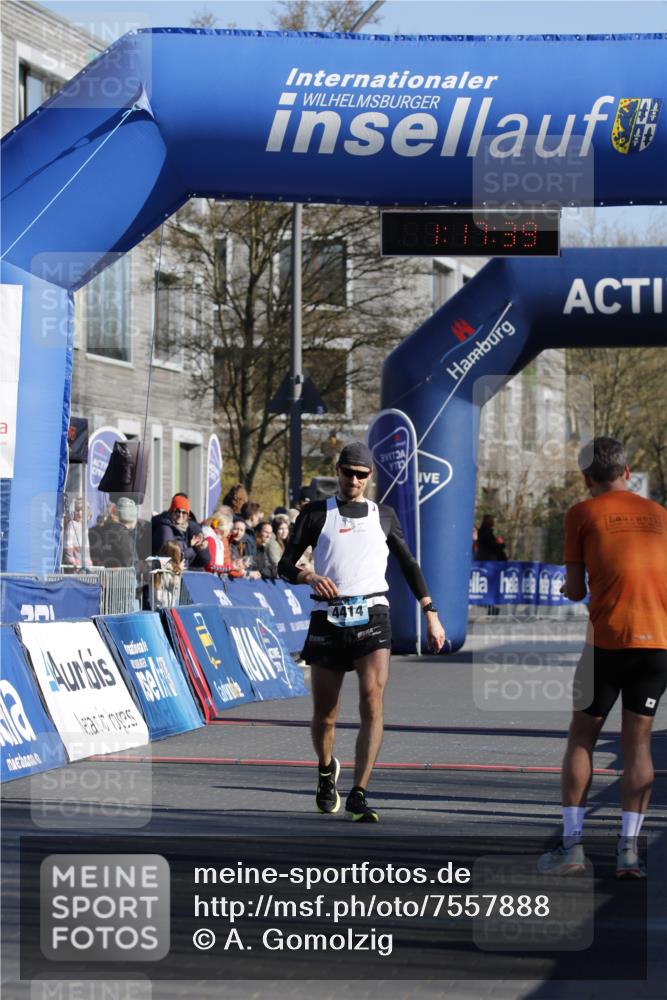 06.04.2025 - 44. Internationalen Wilhelmsburger Insellauf A. Gomolzig http://msf.ph/oto/7557888 06.04.2025 10:07:38 Ziel 4414 meine-sportfotos.de