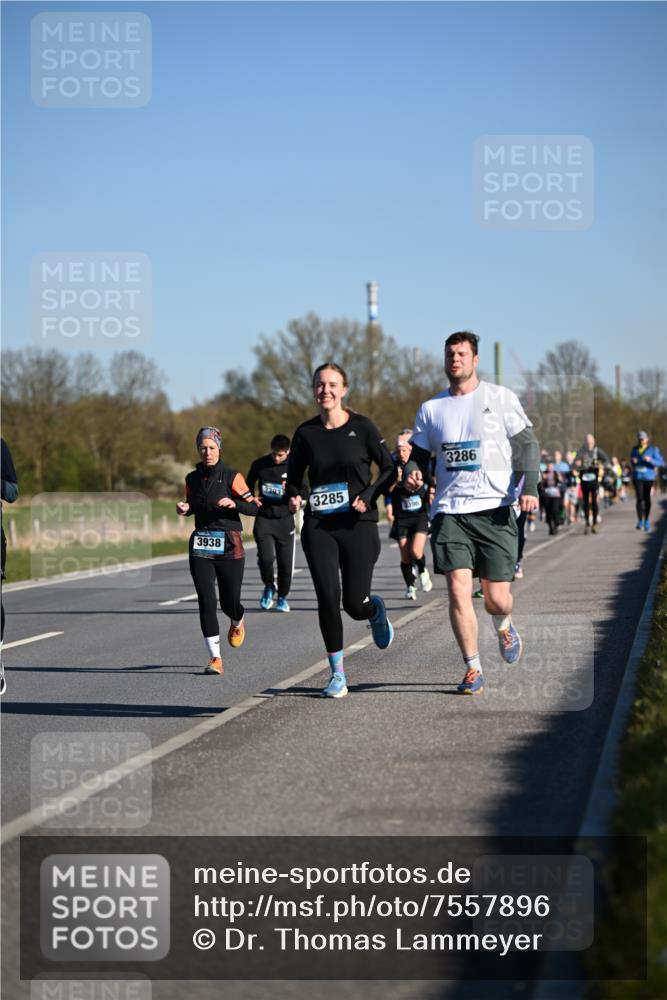 06.04.2025 - 44. Internationalen Wilhelmsburger Insellauf Dr. Thomas Lammeyer http://msf.ph/oto/7557896 06.04.2025 09:33:54 Laufen 3938, 3285, 396, 3286 meine-sportfotos.de