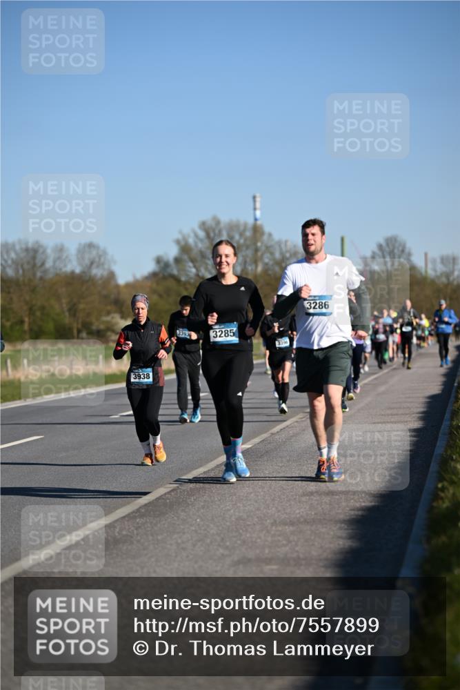 06.04.2025 - 44. Internationalen Wilhelmsburger Insellauf Dr. Thomas Lammeyer http://msf.ph/oto/7557899 06.04.2025 09:33:54 Laufen 3938, 3393, 3285, 3396, 3286 meine-sportfotos.de