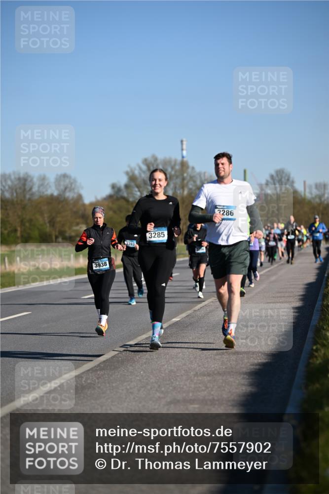 06.04.2025 - 44. Internationalen Wilhelmsburger Insellauf Dr. Thomas Lammeyer http://msf.ph/oto/7557902 06.04.2025 09:33:54 Laufen 3938, 3393, 3285, 3286 meine-sportfotos.de