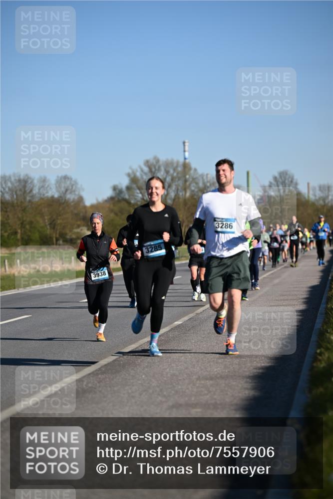 06.04.2025 - 44. Internationalen Wilhelmsburger Insellauf Dr. Thomas Lammeyer http://msf.ph/oto/7557906 06.04.2025 09:33:54 Laufen 3938, 3285, 3286 meine-sportfotos.de
