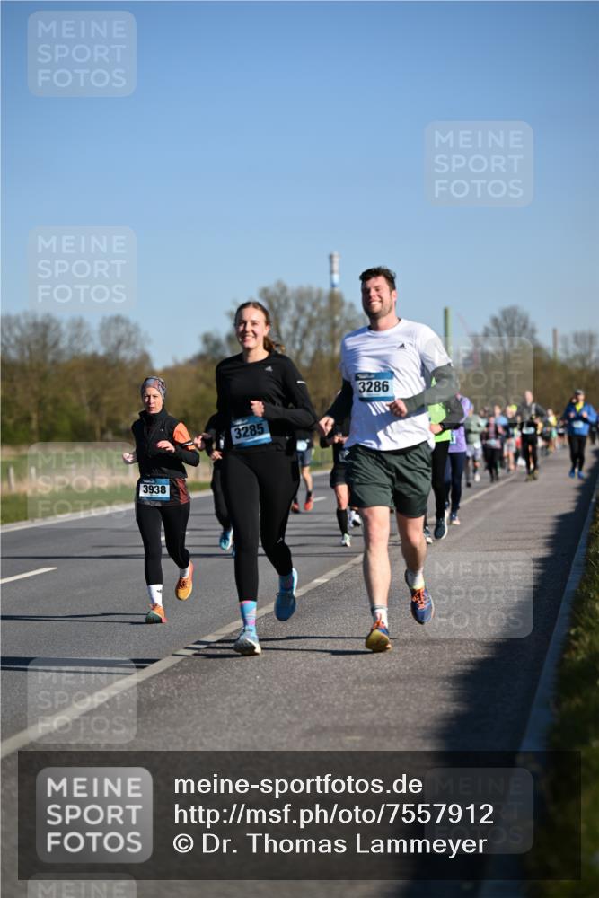 06.04.2025 - 44. Internationalen Wilhelmsburger Insellauf Dr. Thomas Lammeyer http://msf.ph/oto/7557912 06.04.2025 09:33:54 Laufen 3938, 3285, 3286 meine-sportfotos.de