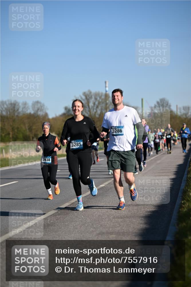 06.04.2025 - 44. Internationalen Wilhelmsburger Insellauf Dr. Thomas Lammeyer http://msf.ph/oto/7557916 06.04.2025 09:33:55 Laufen 3938, 3285, 3286 meine-sportfotos.de