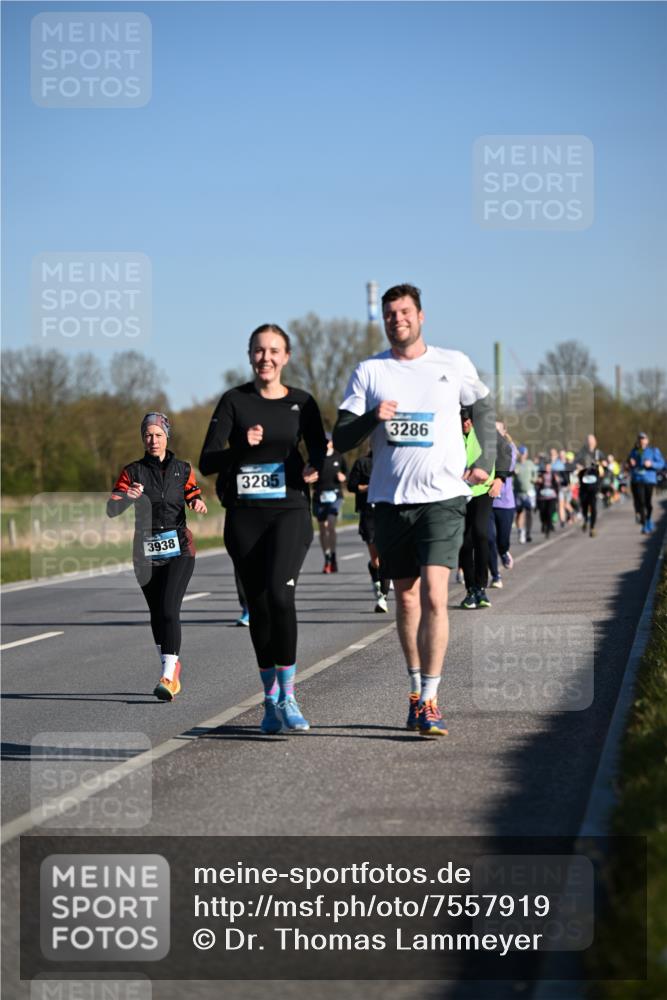 06.04.2025 - 44. Internationalen Wilhelmsburger Insellauf Dr. Thomas Lammeyer http://msf.ph/oto/7557919 06.04.2025 09:33:55 Laufen 3938, 3285, 3286 meine-sportfotos.de