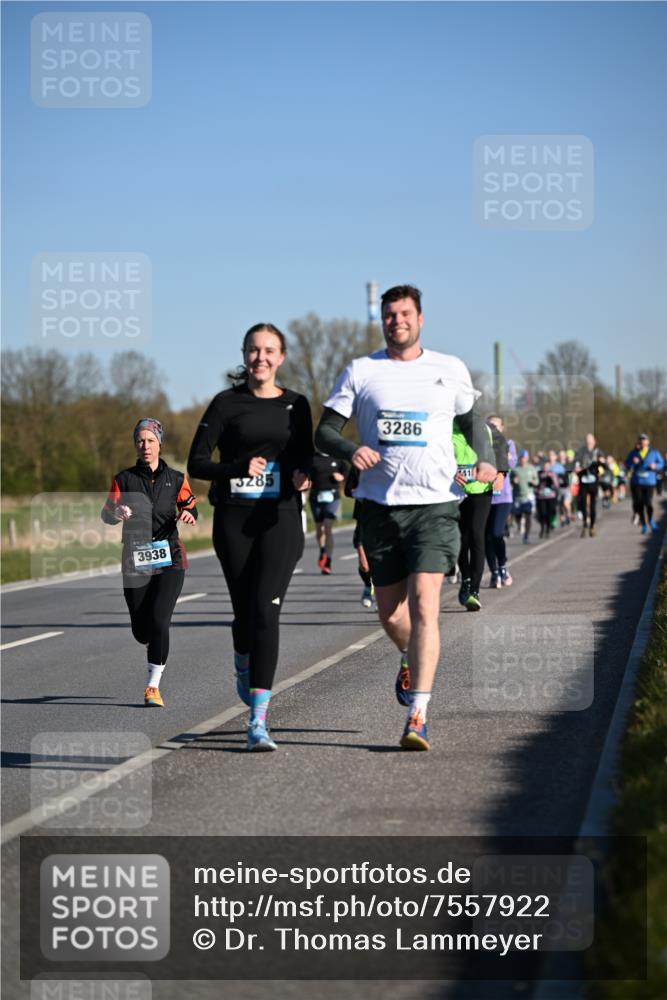06.04.2025 - 44. Internationalen Wilhelmsburger Insellauf Dr. Thomas Lammeyer http://msf.ph/oto/7557922 06.04.2025 09:33:55 Laufen 3938, 3285, 3286, 41 meine-sportfotos.de
