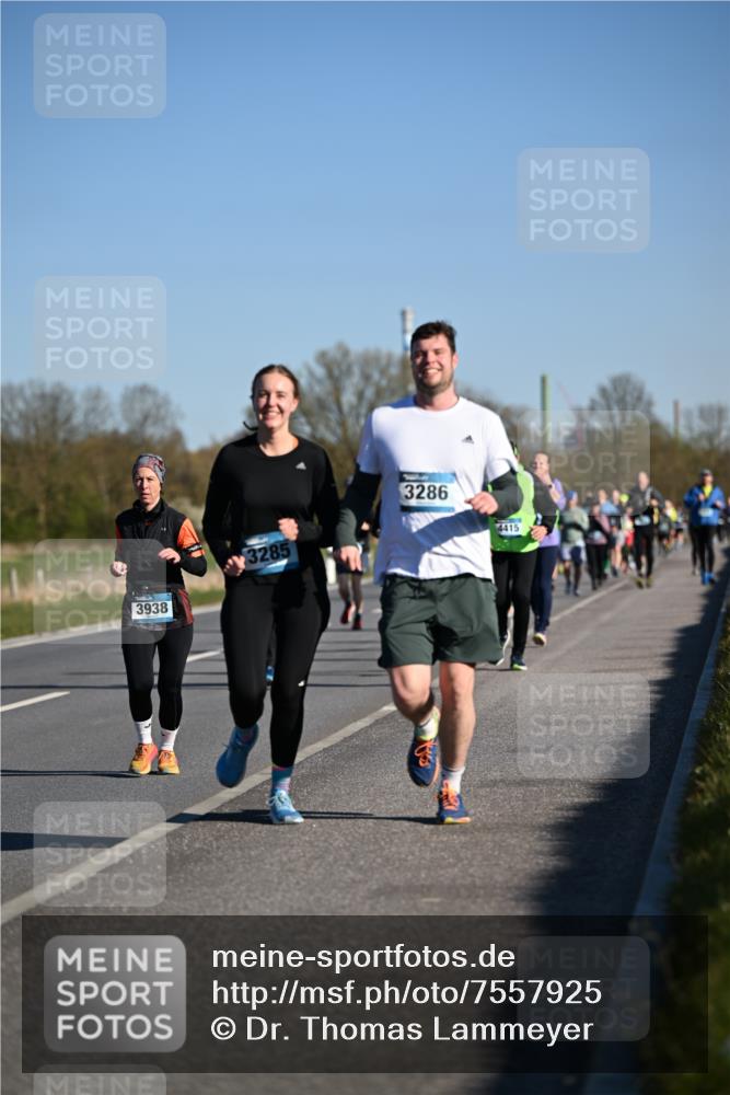 06.04.2025 - 44. Internationalen Wilhelmsburger Insellauf Dr. Thomas Lammeyer http://msf.ph/oto/7557925 06.04.2025 09:33:55 Laufen 3938, 3285, 3286, 4415 meine-sportfotos.de