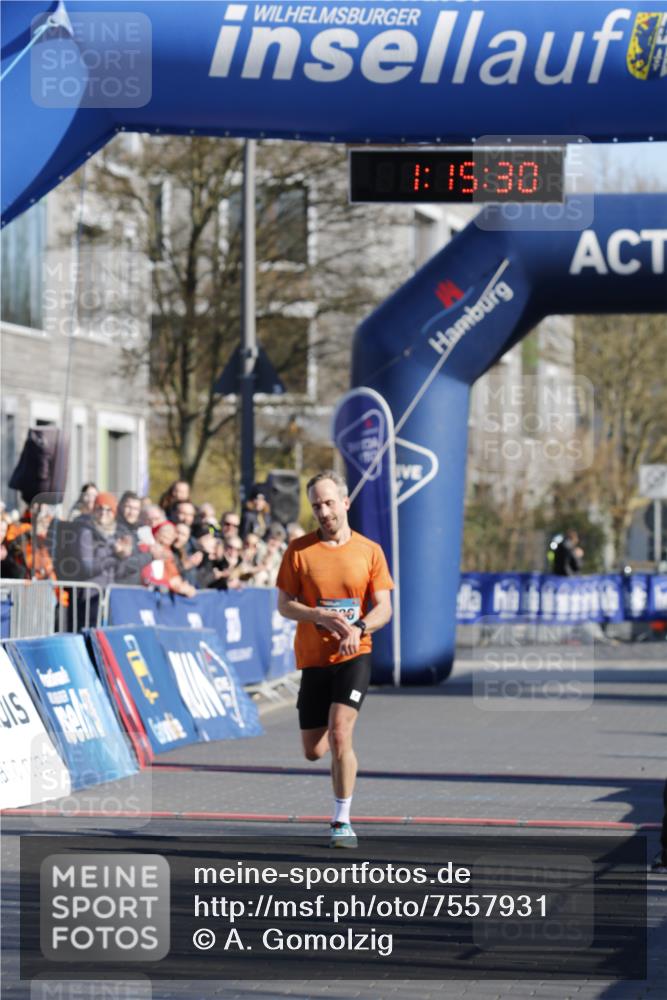06.04.2025 - 44. Internationalen Wilhelmsburger Insellauf A. Gomolzig http://msf.ph/oto/7557931 06.04.2025 10:05:28 Ziel 4020 meine-sportfotos.de
