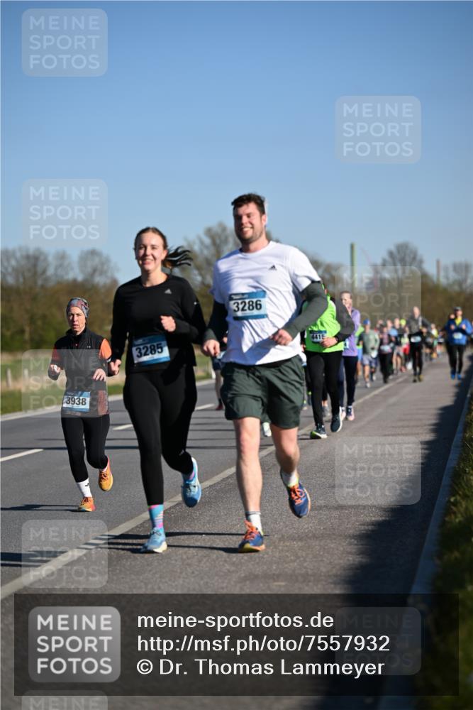 06.04.2025 - 44. Internationalen Wilhelmsburger Insellauf Dr. Thomas Lammeyer http://msf.ph/oto/7557932 06.04.2025 09:33:55 Laufen 3938, 3285, 3286, 4415 meine-sportfotos.de