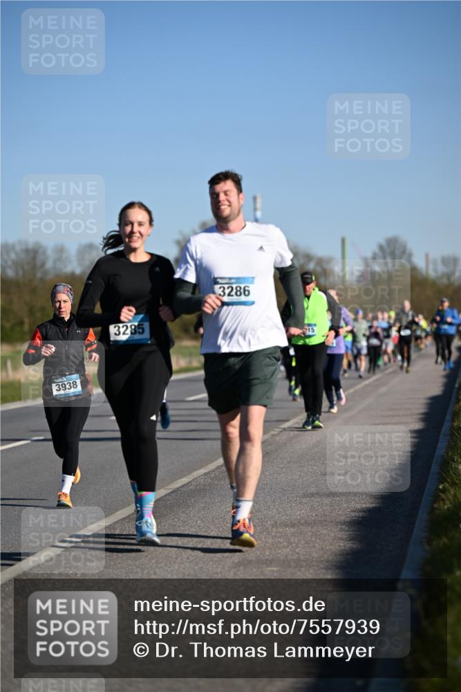 06.04.2025 - 44. Internationalen Wilhelmsburger Insellauf Dr. Thomas Lammeyer http://msf.ph/oto/7557939 06.04.2025 09:33:55 Laufen 3938, 3285, 3286, 15 meine-sportfotos.de