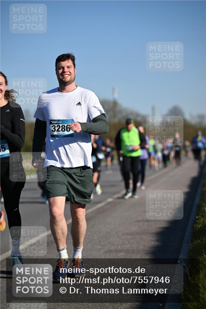 06.04.2025 - 44. Internationalen Wilhelmsburger Insellauf Dr. Thomas Lammeyer http://msf.ph/oto/7557946 06.04.2025 09:33:57 Laufen 35, 3286 meine-sportfotos.de