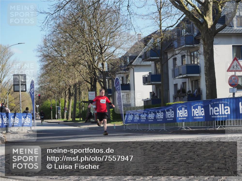 06.04.2025 - 44. Internationalen Wilhelmsburger Insellauf Luisa Fischer http://msf.ph/oto/7557947 06.04.2025 10:20:59 Ziel 3555 meine-sportfotos.de