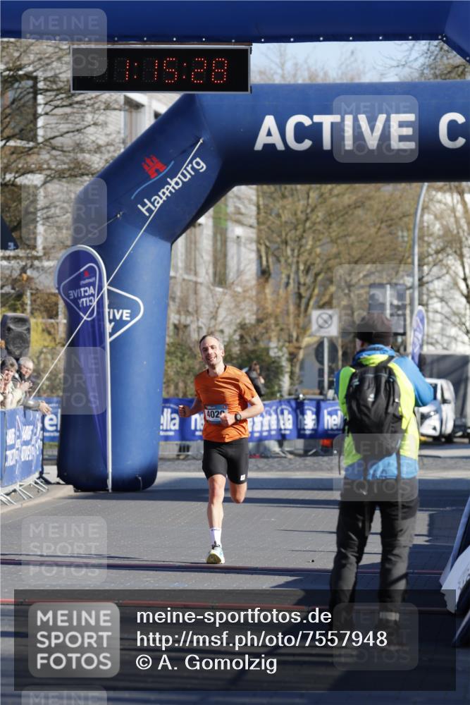 06.04.2025 - 44. Internationalen Wilhelmsburger Insellauf A. Gomolzig http://msf.ph/oto/7557948 06.04.2025 10:05:26 Ziel  meine-sportfotos.de